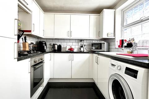 2 Longfellow Road, Worcester Park, KT4 8BB