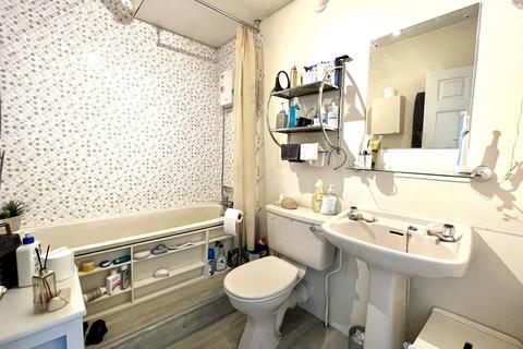 2 Longfellow Road, Worcester Park, KT4 8BB