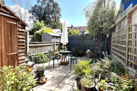 2 Longfellow Road, Worcester Park, KT4 8BB