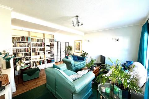 2 Longfellow Road, Worcester Park, KT4 8BB