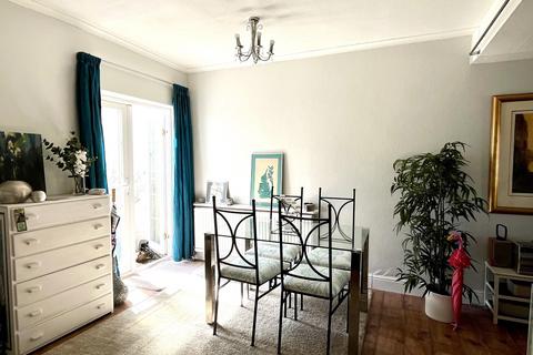 2 Longfellow Road, Worcester Park, KT4 8BB