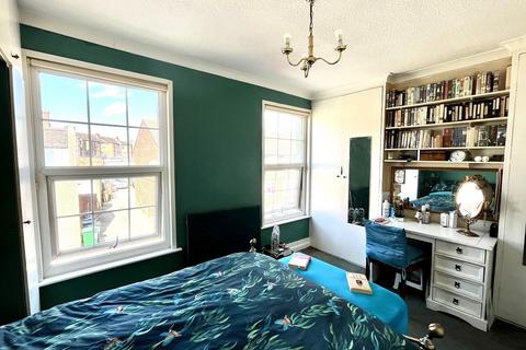 2 Longfellow Road, Worcester Park, KT4 8BB