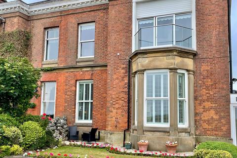 2 bedroom apartment for sale, East Beach, Lytham, FY8