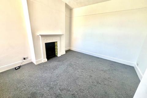 2 bedroom flat to rent, Richmond Avenue, Bognor Regis