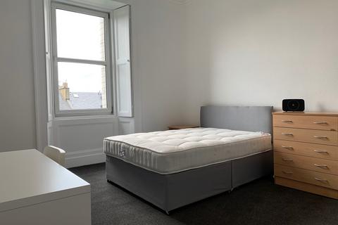 4 bedroom flat to rent, 70, South Clerk Street, Edinburgh, EH8 9PT