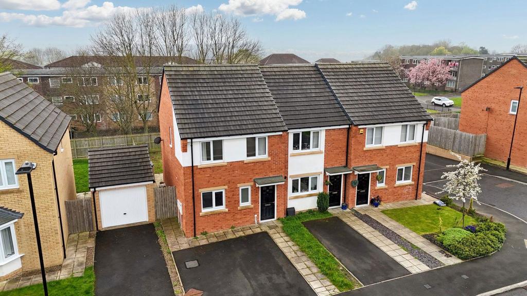 Vallum Place, Throckley, Newcastle... 3 bed semidetached house for