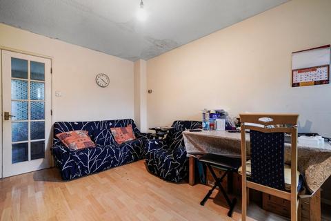 3 bedroom end of terrace house for sale, Abbots Drive, Harrow HA2