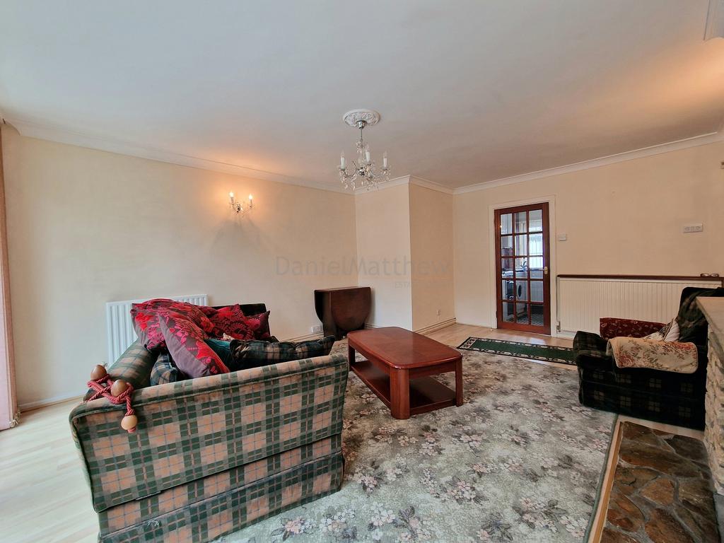 Parc Court Flat, Bottom of Oaklands road, Bridgend, Bridgend County