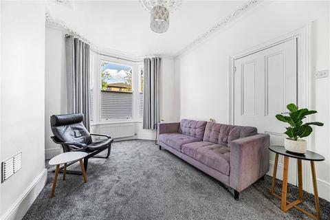 3 bedroom ground floor flat to rent, Knox Road, London, E7