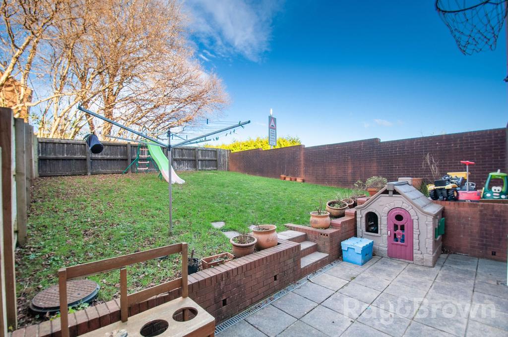 Thornhill, Cardiff CF14 4 bed semidetached house for sale £400,000