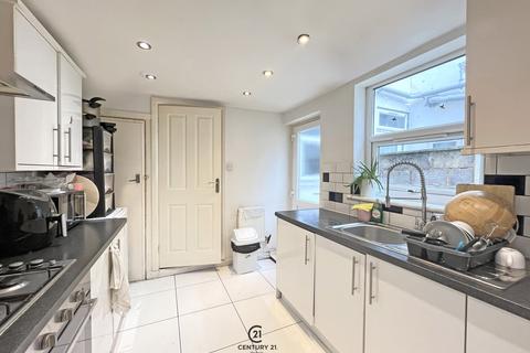 3 bedroom terraced house for sale, Heyworth Road London E15 1ST