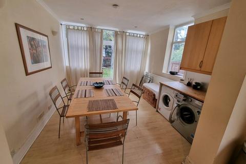 4 bedroom terraced house to rent, Crewys Road, London NW2