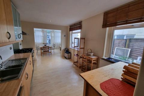 4 bedroom terraced house to rent, Crewys Road, London NW2