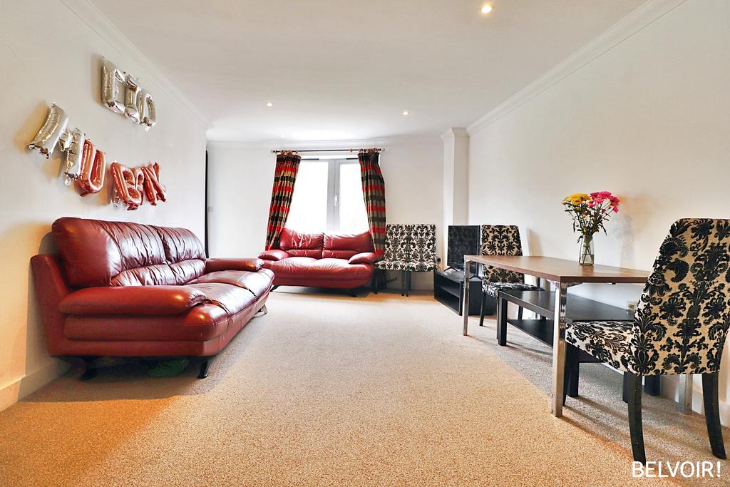 Mount Stuart Square, Cardiff Bay... 2 bed flat for sale £190,000