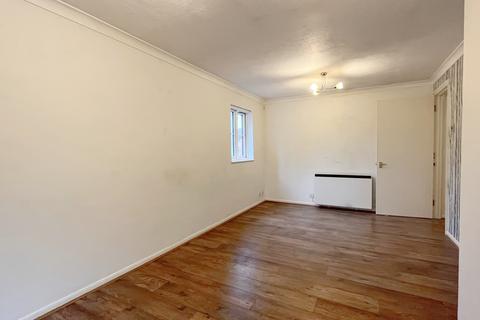 2 bedroom flat to rent, Autumn drive, Sutton SM2