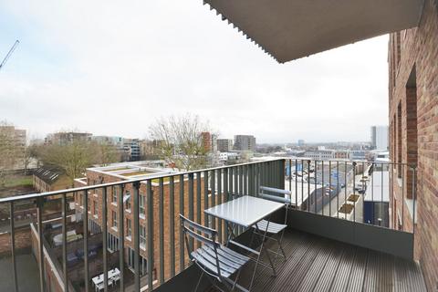 1 bedroom flat for sale, Marvell Court, Acton Gardens, London W3 8FX