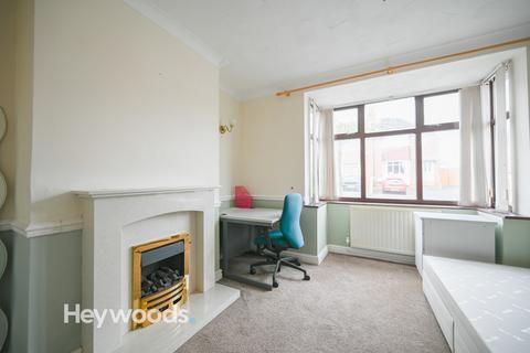 4 bedroom terraced house to rent, Wesley Place, Newcastle Under Lyme, ST5