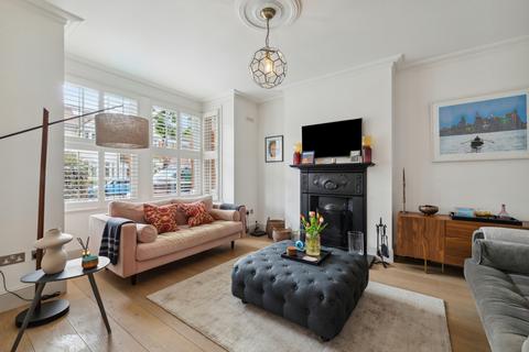 4 bedroom terraced house to rent, Wavendon Avenue, London