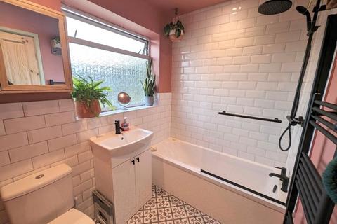 36 Sholver Hill Close, Oldham, OL1 4NS