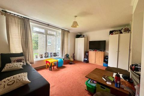 1 bedroom flat for sale, Addlestone Park, ,, Addlestone, Surrey, KT15 1RU