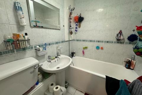 Flat 7, Southam House Addlestone Park, Addlestone, KT15 1RU