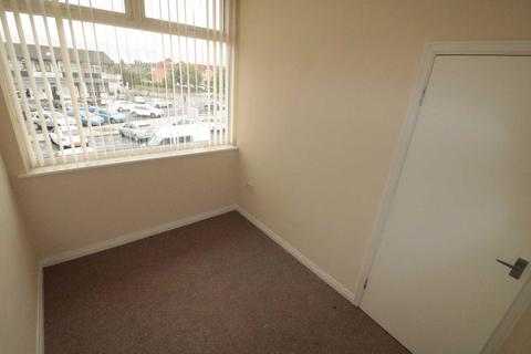 2 bedroom apartment to rent, Central Square, Maghull