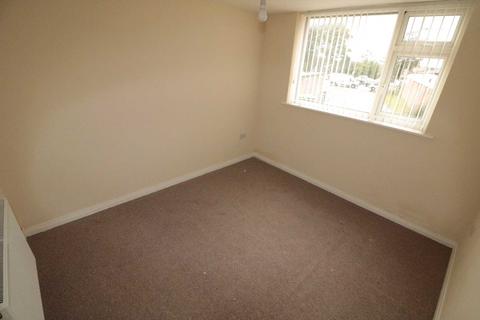 2 bedroom apartment to rent, Central Square, Maghull