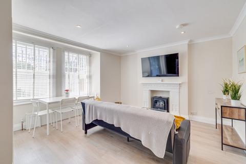2 bedroom flat for sale, Chesson Road, London