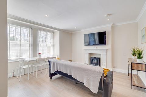 2 bedroom flat for sale, Chesson Road, West Kensington, London