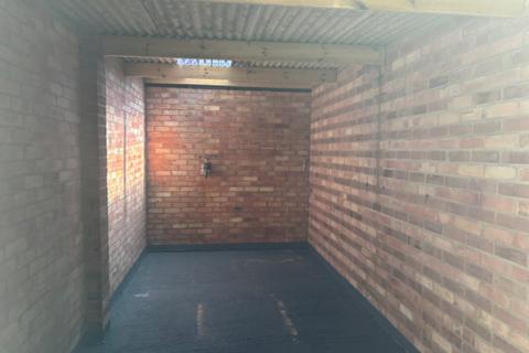 Garage to rent, Crawte Avenue, Holbury, Southampton, Hampshire, SO45