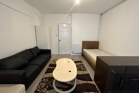 Studio to rent, Studio Flat For Rent in London, N3