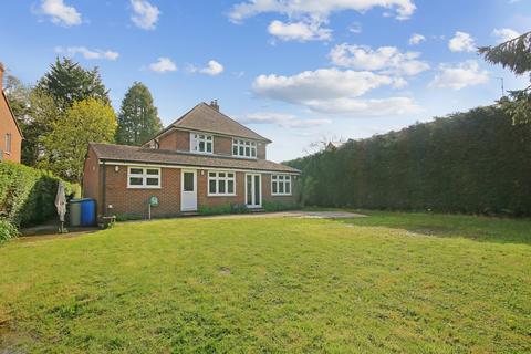 4 bedroom detached house for sale, Turners Hill Road, Crawley Down, RH10