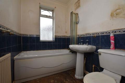 2 Collinge Avenue, Middleton, Manchester, M24 2QX