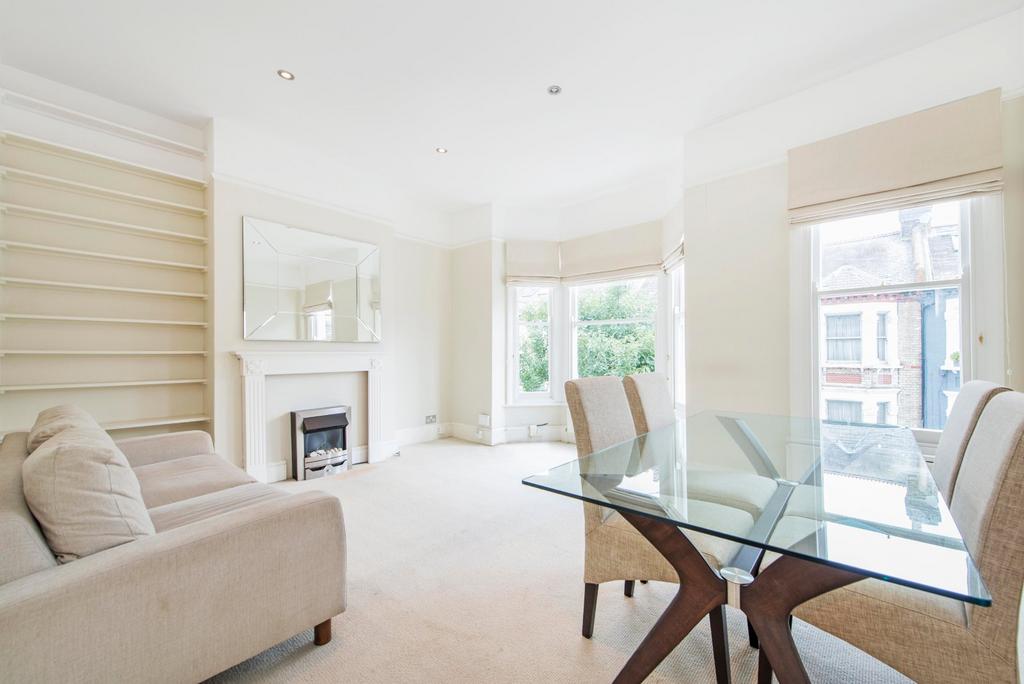 Sugden Road, Battersea, London, SW11 2 bed flat £2,000 pcm (£462 pw)
