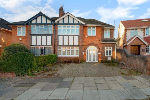 5 bedroom semi-detached house to rent, Gibbon Road, London W3