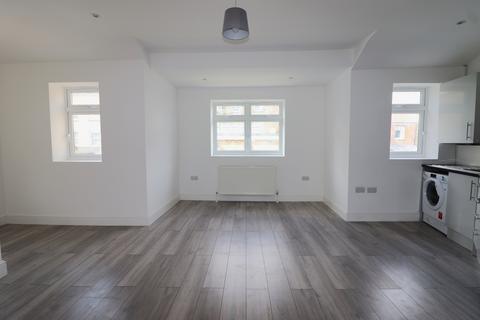 2 bedroom flat to rent, Peacock Street, Gravesend DA12