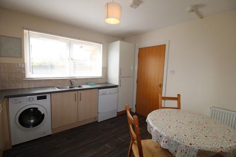 3 bedroom semi-detached house to rent, Bridgend Street, Dundee, DD4