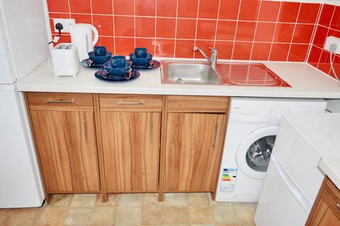 1 bedroom in a flat share to rent, whitechapel road, london E1