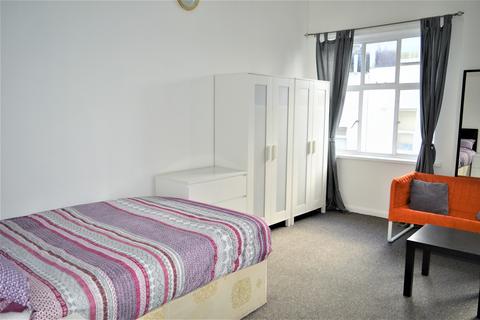1 bedroom in a flat share to rent, whitechapel road, london E1