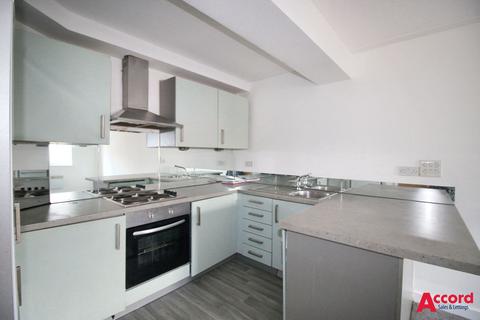 2 bedroom flat to rent, Victoria Road, Romford, RM1