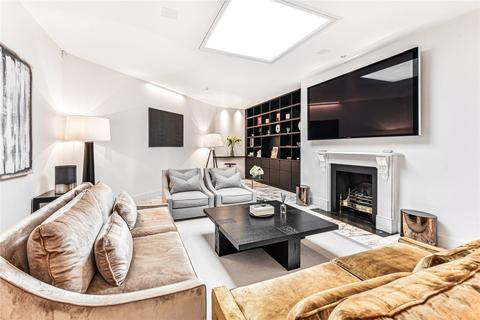 3 bedroom duplex to rent, Pont Street, Knightsbridge, London, SW1X