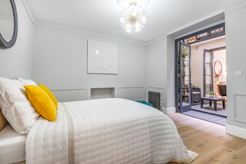 2 bedroom apartment to rent, Queens Gardens London W2