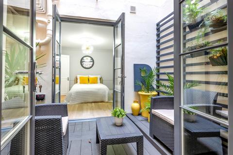 2 bedroom apartment to rent, Queens Gardens London W2