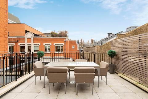 3 bedroom flat to rent, North Audley Street, London, W1K.