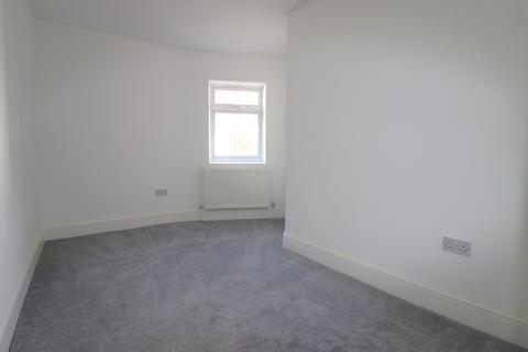 2 bedroom flat to rent, Peacock Street, Gravesend DA12