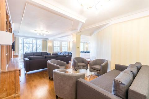 4 bedroom apartment to rent, Strathmore Court, St John's Wood NW8