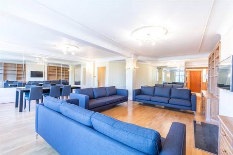 4 bedroom apartment to rent, Strathmore Court, St John's Wood NW8