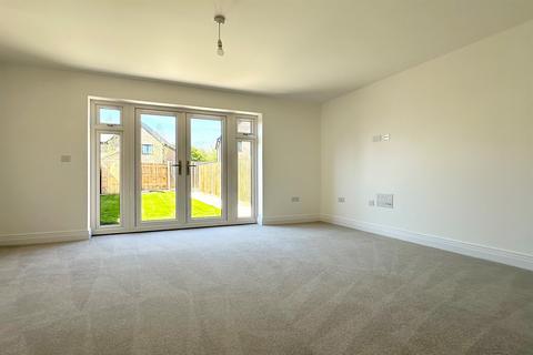 2 bedroom terraced house to rent, Heron Lane, Hambrook, Chichester, PO18