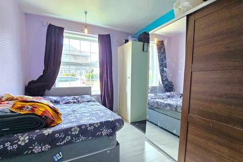 2 bedroom flat for sale, Battersby Road, London, SE6