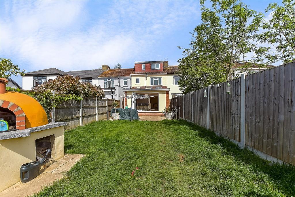 Primrose Glen, Hornchurch, Essex 4 bed terraced house £520,000